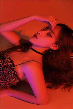 白月光失忆后，渣男让我假装他妹妹后续