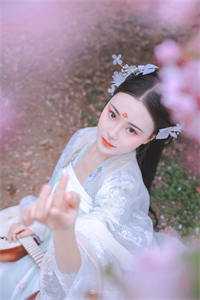 离婚后成顶流，骂我废物的妻子后悔了杨婧婧梁辰旭小说